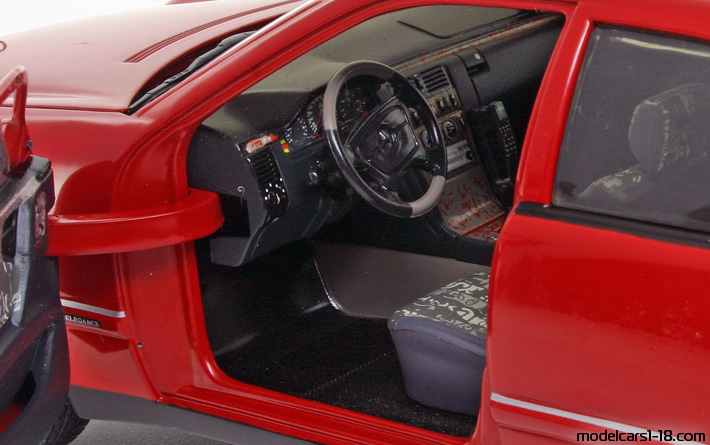 1998 - Mercedes E 320 (W210) Chrono 1/18 (Rot) Innenraum Armaturenbrett