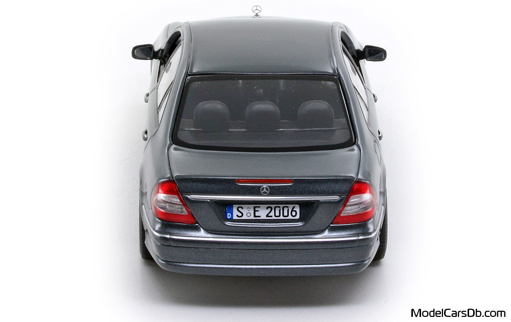 2006 - Mercedes E 350 (W211) Minichamps 1/43 (Schwarz) Heck