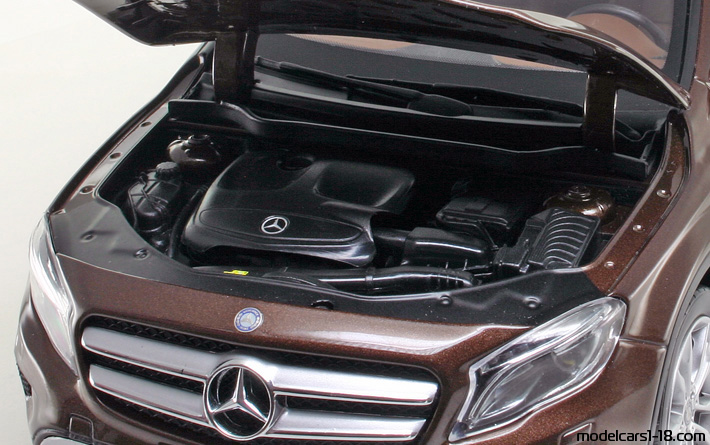 2014 - Mercedes GLA (X156) Norev 1/18 (Braun) Motor