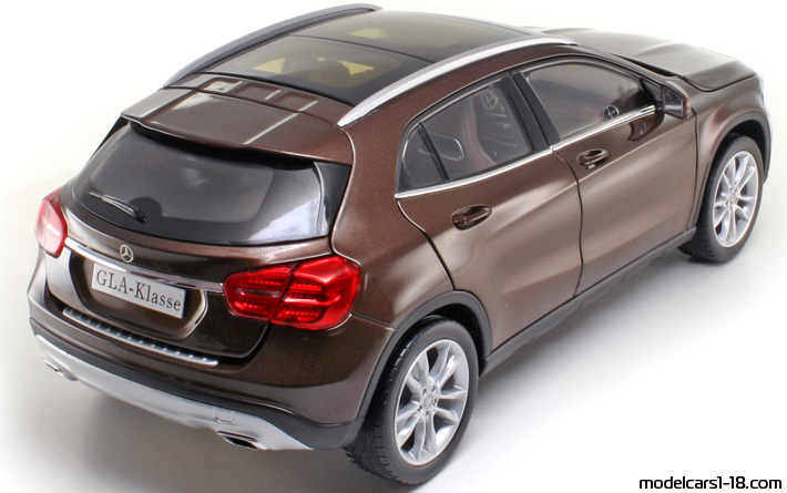 2014 - Mercedes GLA (X156) Norev 1/18 (Braun) Hinten rechte seite