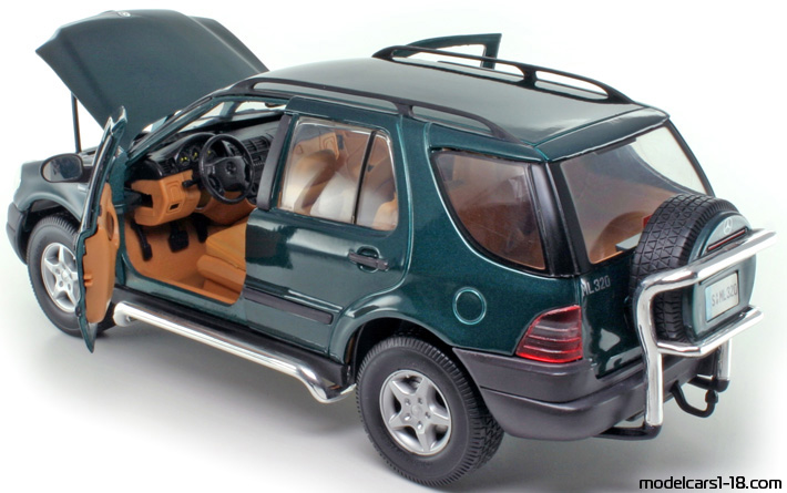 1997 - Mercedes ML 320 (W163) Maisto 1/18 (Grün) Zu öffnende Teile