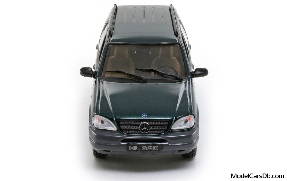 1998 - Mercedes ML 320 (W163) Vitesse 1/43 (Grün) Front