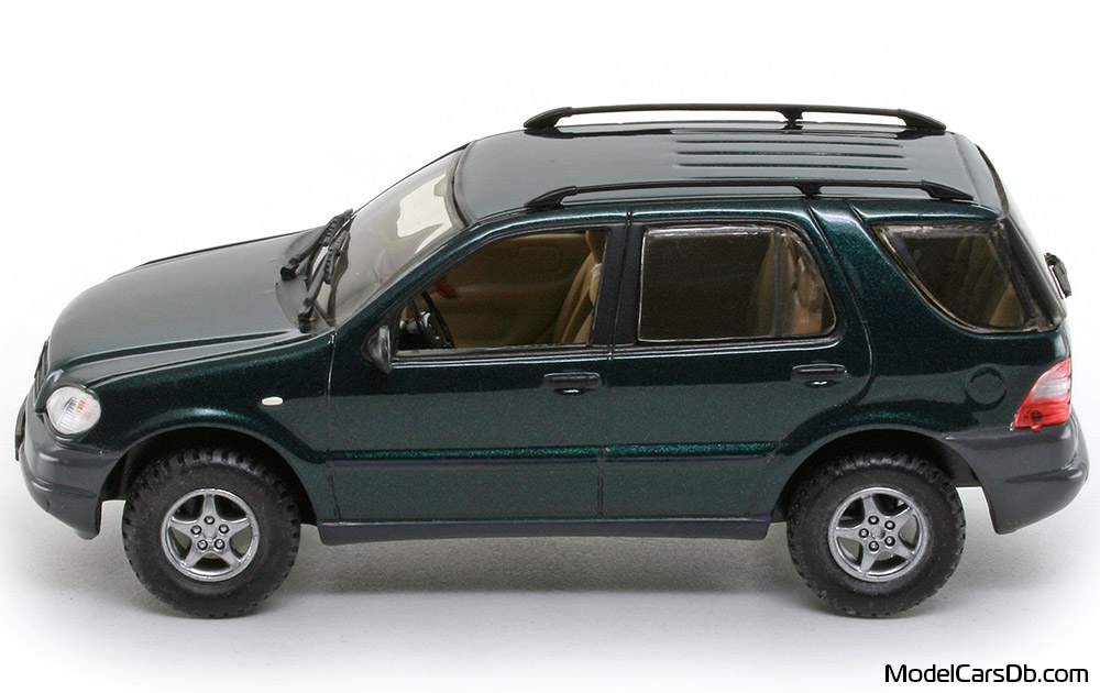 1998 - Mercedes ML 320 (W163) Vitesse 1/43 (Grün) Seite
