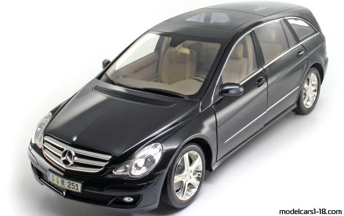 2005 - Mercedes R 350 (W251) Minichamps 1/18 (Schwarz) Vorne linke Seite