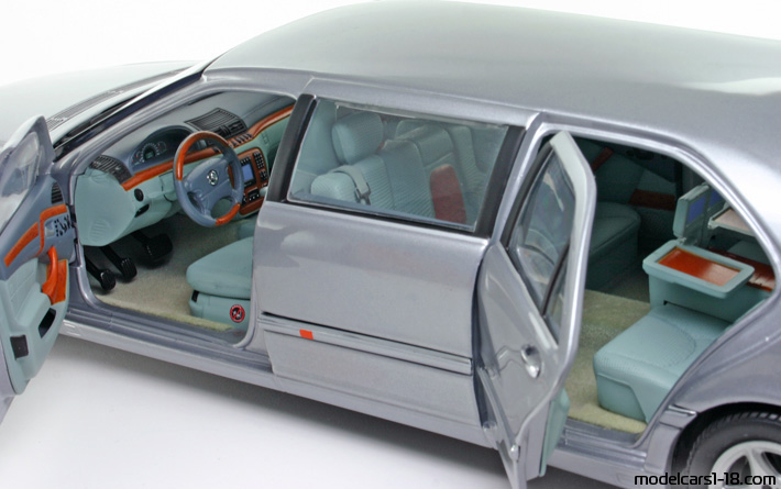2000 - Mercedes S 600 Pullman (W220) Sun Star 1/18 (Silber) Innenraum Armaturenbrett