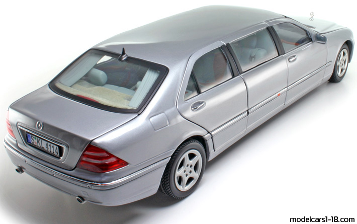 2000 - Mercedes S 600 Pullman (W220) Sun Star 1/18 (Silber) Hinten rechte seite