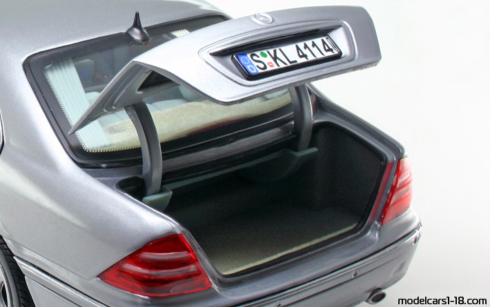 2000 - Mercedes S 600 Pullman (W220) Sun Star 1/18 (Silber) Kofferraum / Klappbare Scheinwerfer