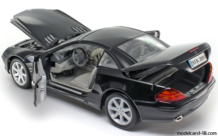 2001 - Mercedes SL 500 (R230) Maisto 1/18 (Schwarz) Zu öffnende Teile