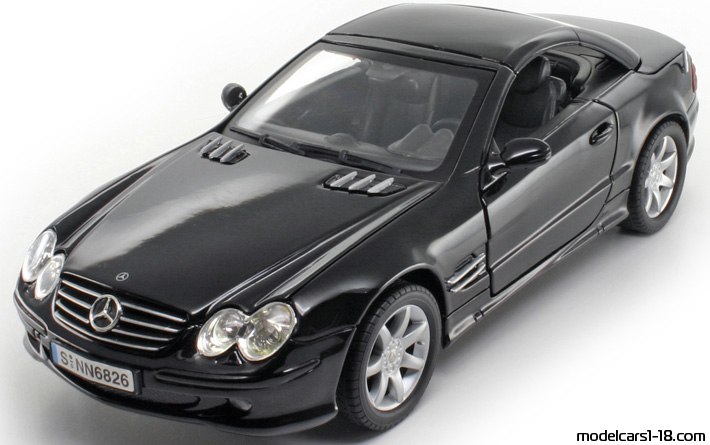 2002 - Mercedes SL 500 (R230) Motor Max 1/18 (Black) Vorne linke Seite