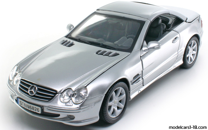 2002 - Mercedes SL 500 (R230) Motor Max 1/18 (Silber) Vorne linke Seite