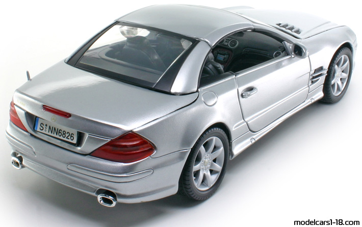 2002 - Mercedes SL 500 (R230) Motor Max 1/18 (Silber) Hinten rechte seite