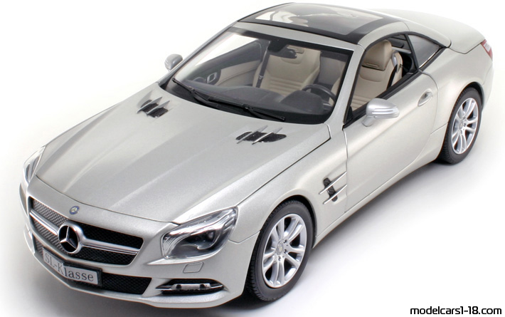 2012 - Mercedes SL 500 (R231) Norev 1/18 (Hellsilber) Vorne linke Seite