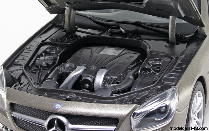 2012 - Mercedes SL 500 (R231) Norev 1/18 (Grau) Motor
