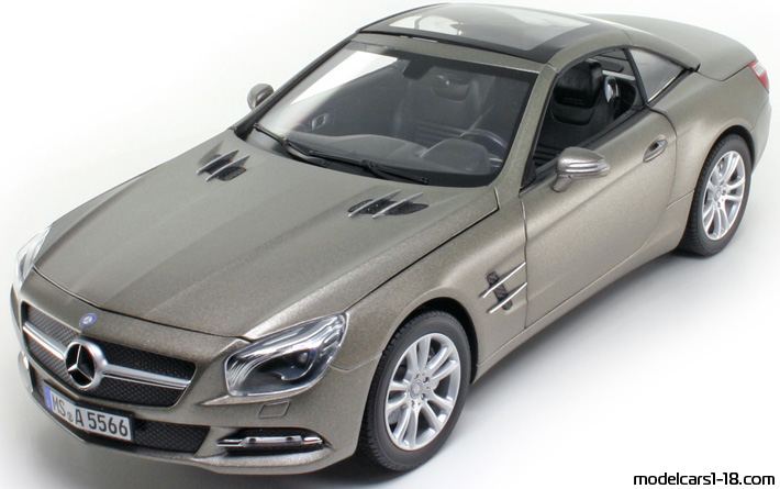 2012 - Mercedes SL 500 (R231) Norev 1/18 (Grau) Vorne linke Seite