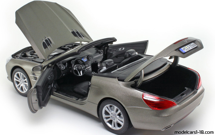 2012 - Mercedes SL 500 (R231) Norev 1/18 (Grau) Zu öffnende Teile