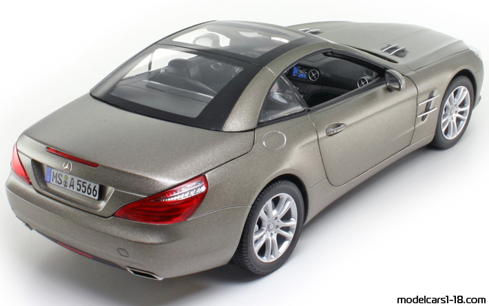 2012 - Mercedes SL 500 (R231) Norev 1/18 (Grau) Hinten rechte seite