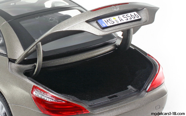 2012 - Mercedes SL 500 (R231) Norev 1/18 (Grau) Kofferraum / Klappbare Scheinwerfer