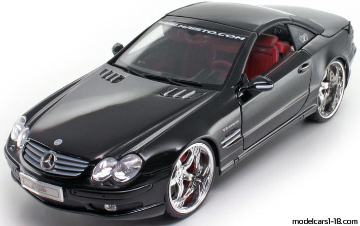 2001 - Mercedes SL 55 AMG (R230) Maisto 1/18 (Schwarz) Vorne linke Seite