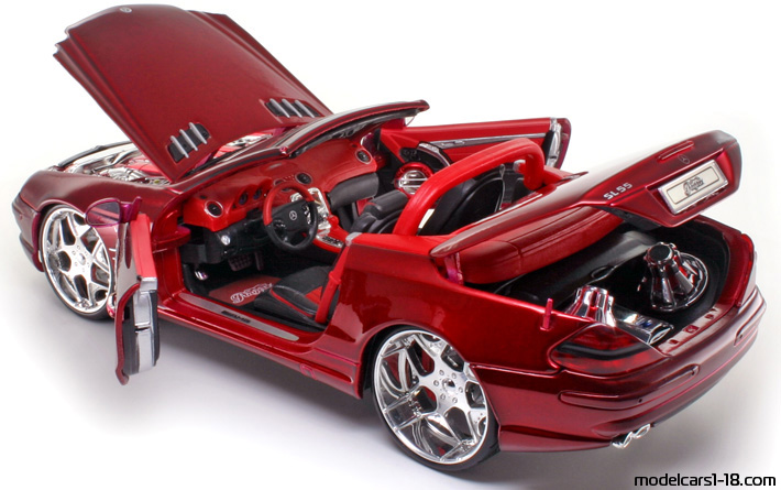 2001 - Mercedes SL 55 AMG (R230) Maisto 1/18 (Rot) Zu öffnende Teile