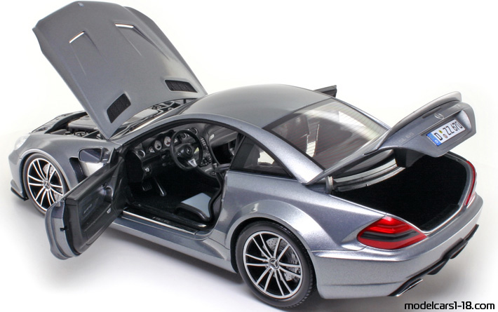 2009 - Mercedes SL 65 AMG Black Series (R230) Minichamps 1/18 (Grau) Zu öffnende Teile
