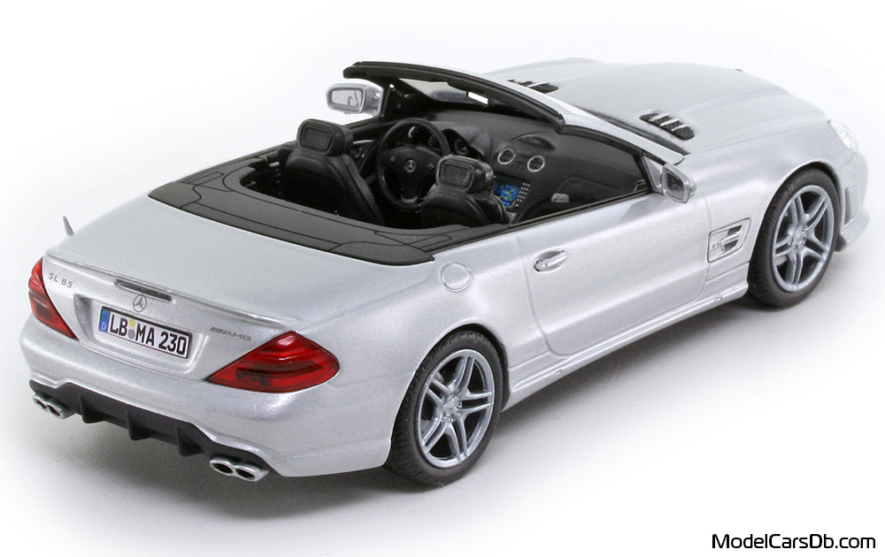 2009 - Mercedes SL 65 AMG (R230) Minichamps 1/43 (Silber) Hinten rechte seite
