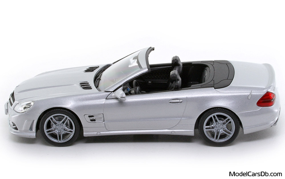 2009 - Mercedes SL 65 AMG (R230) Minichamps 1/43 (Silber) Seite