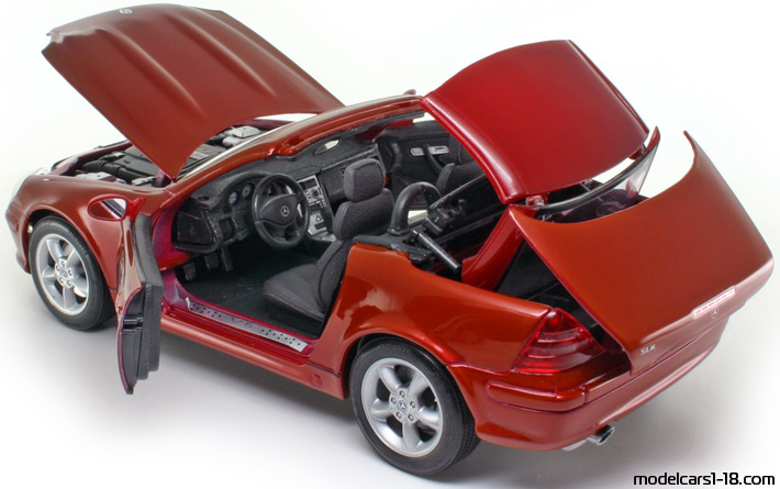 2001 - Mercedes SLK 230 (R170) Maisto 1/18 (Braun) Zu öffnende Teile