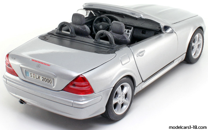2001 - Mercedes SLK 230 (R170) Maisto 1/18 (Silber) Hinten rechte seite