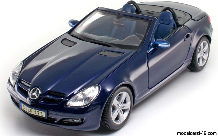 2005 - Mercedes SLK 350 (R171) Maisto 1/18 (Blau) Vorne linke Seite