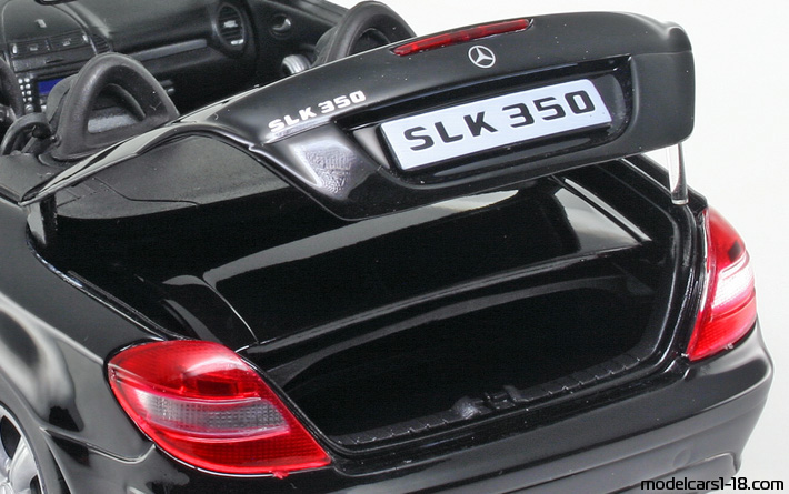 2005 - Mercedes SLK 350 (R171) Welly 1/18 (Schwarz) Kofferraum / Klappbare Scheinwerfer