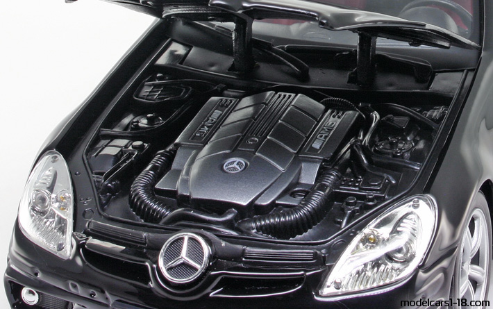 2005 - Mercedes SLK 55 AMG (R171) Motor Max 1/18 (Schwarz) Motor