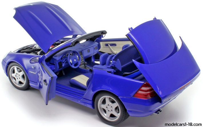 1997 - Mercedes SLK AMG (R170) UT 1/18 (Blau) Zu öffnende Teile