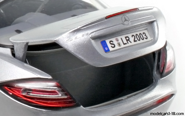 2003 - Mercedes SLR McLaren (C199) Maisto 1/18 (Silber) Kofferraum / Klappbare Scheinwerfer
