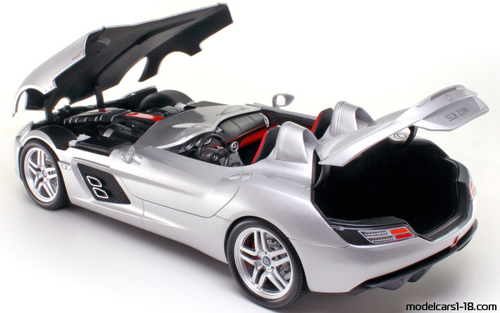 2009 - Mercedes SLR McLaren Stirling Moss (Z199) Minichamps 1/18 (Silber) Zu öffnende Teile