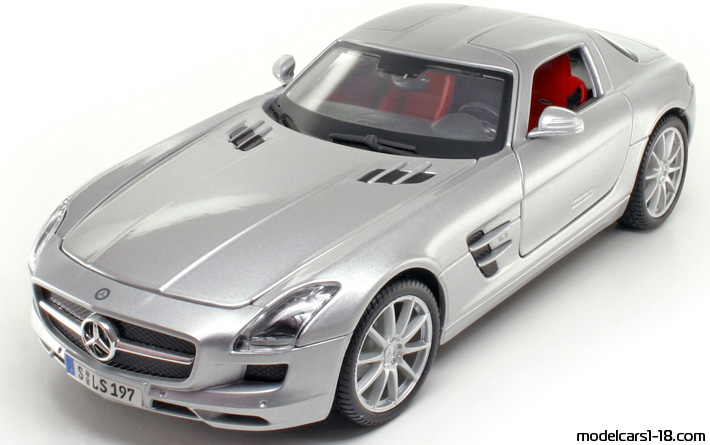 2010 - Mercedes SLS AMG (C197) Maisto 1/18 (Silber) Vorne linke Seite