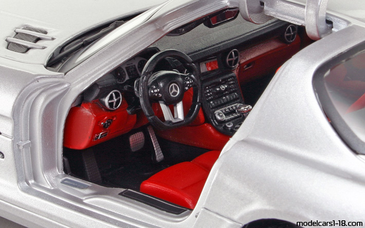 2010 - Mercedes SLS AMG (C197) Maisto 1/18 (Silber) Innenraum Armaturenbrett