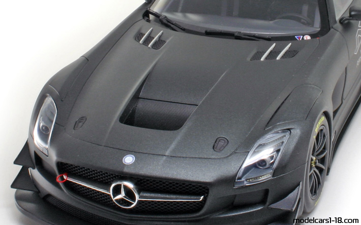 2011 - Mercedes SLS AMG GT3 (C197) Minichamps 1/18 (Grau) Motor