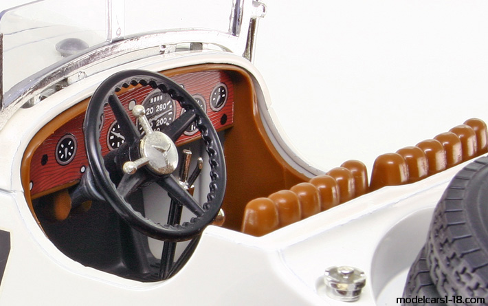 1931 - Mercedes SSKL Caracciola (W06) Bburago 1/18 (Weiß / Rot) Innenraum Armaturenbrett