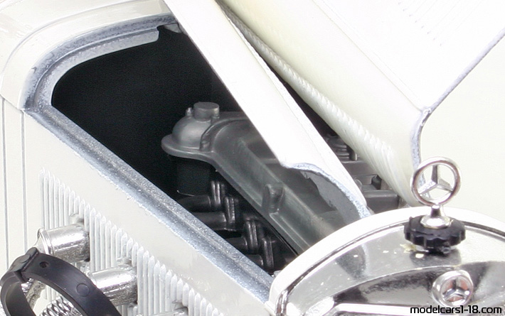 1931 - Mercedes SSKL Caracciola (W06) Bburago 1/18 (Weiß / Rot) Kofferraum / Klappbare Scheinwerfer