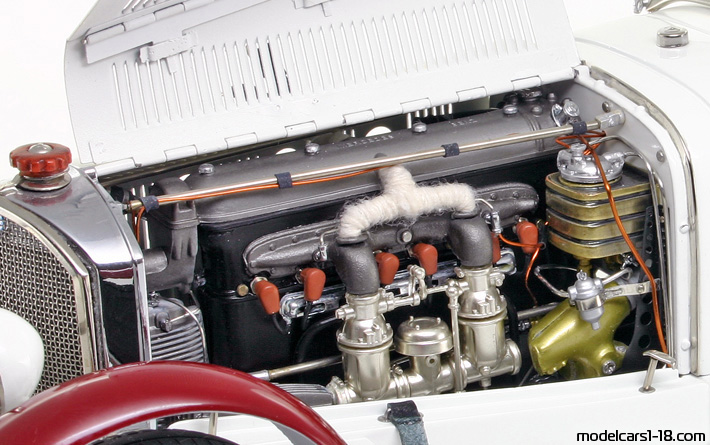 1931 - Mercedes SSKL Caracciola (W06) CMC 1/18 (Weiß / Rot) Motor