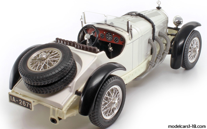 1928 - Mercedes SSKL (W06) Bburago 1/18 (Weiß / Schwarz) Hinten rechte seite