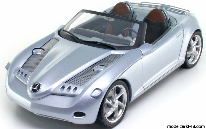 2000 - Mercedes Vision SLA Concept Gate 1/18 (Lila) Vorne linke Seite