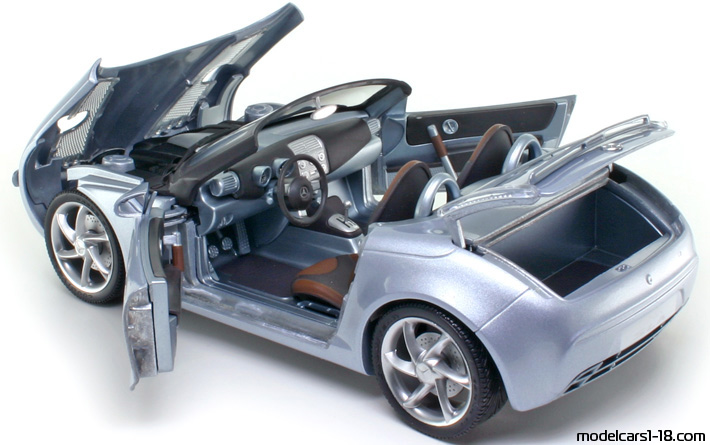 2000 - Mercedes Vision SLA Concept Gate 1/18 (Lila) Zu öffnende Teile