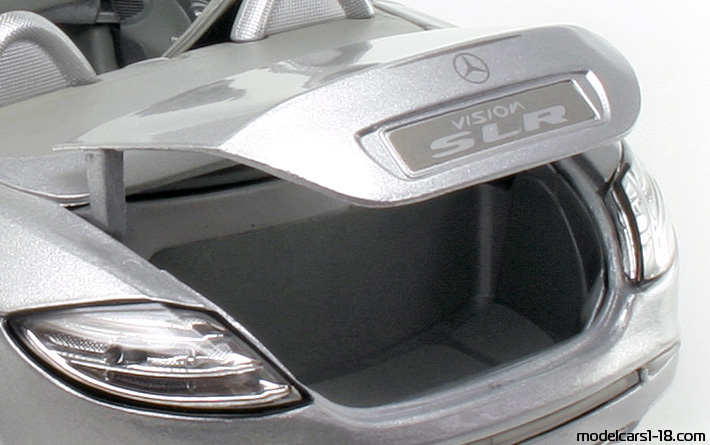 1999 - Mercedes Vision SLR Concept Maisto 1/18 (Silber) Kofferraum / Klappbare Scheinwerfer