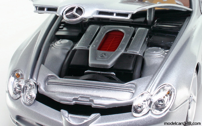 1999 - Mercedes Vision SLR Concept Maisto 1/18 (Hellsilber) Motor