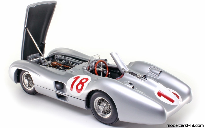 1955 - Mercedes W196R Streamliner CMC 1/18 (Hellsilber / Weiß) Zu öffnende Teile