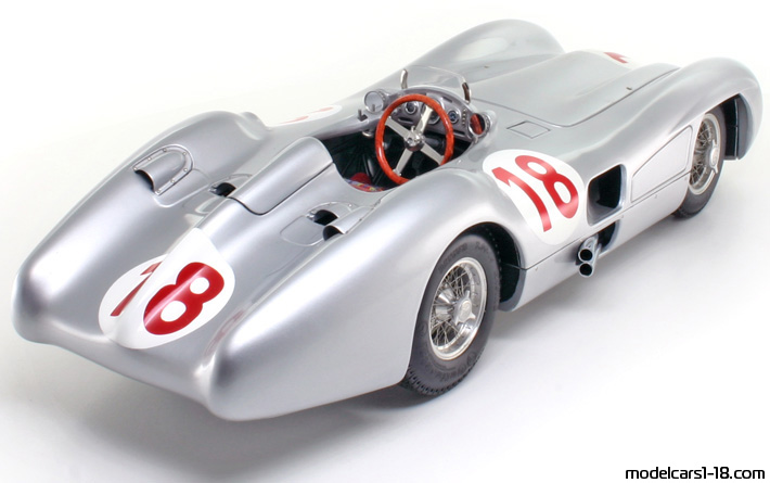 1955 - Mercedes W196R Streamliner CMC 1/18 (Hellsilber / Weiß) Hinten rechte seite