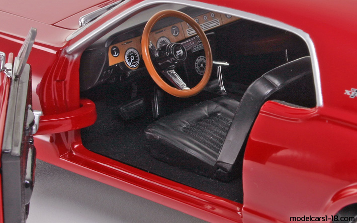 1967 - Mercury Cougar XR7 Sun Star 1/18 (Rot) Innenraum Armaturenbrett