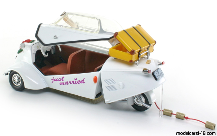 1955 - Messerschmitt KR200 Just Married Revell 1/18 (Weiß) Zu öffnende Teile