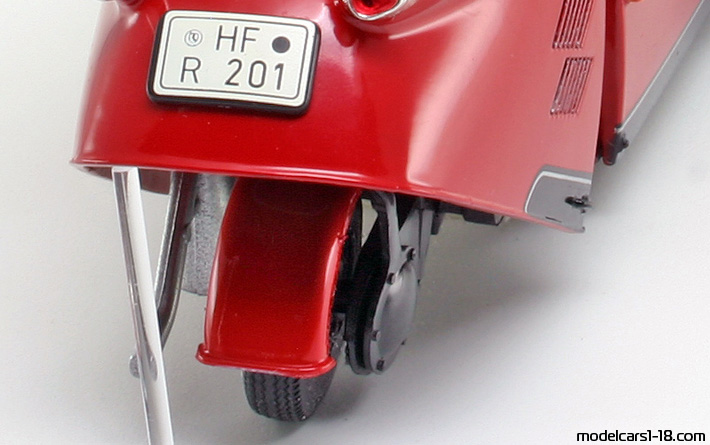 1955 - Messerschmitt KR200 Revell 1/18 (Rot / Schwarz) Motor